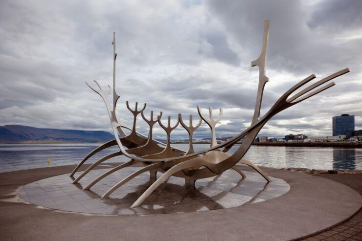 Reykjavik: Express Walk With a Local in 60 Minutes - Booking and Flexibility Options