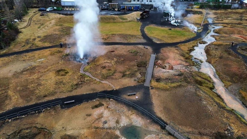 Reykjavík: Golden Circle, 2 Geysers & Geothermal Bakery Tour - Good To Know
