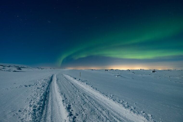 Reykjavík: Group Northern Lights Tour with Pics & Hot Cocoa - Who Is This Tour Best For?
