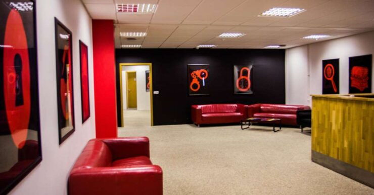 Reykjavik: Happy Hour Escape Room - Experience Highlights