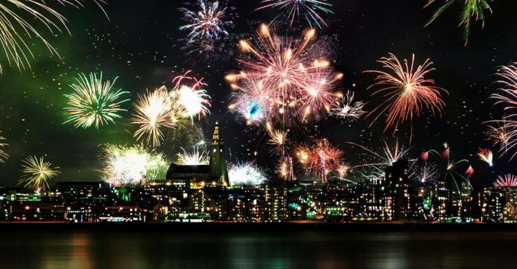 Reykjavik: New Years Fireworks Midnight Cruise - Experience Highlights