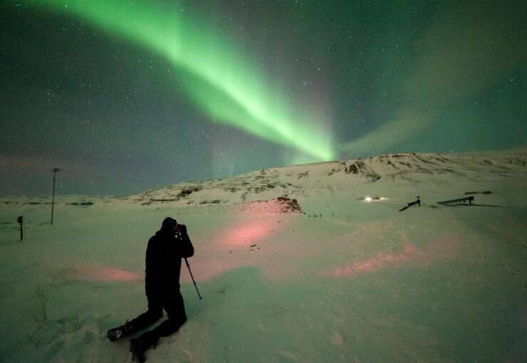 Reykjavik: Northern Lights Photo Tour & Aurora Center Ticket - Experience Highlights