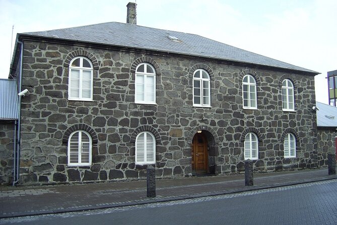 Reykjavik Scavenger Hunt: Sculpture, Shore & More - Scavenger Hunt Overview