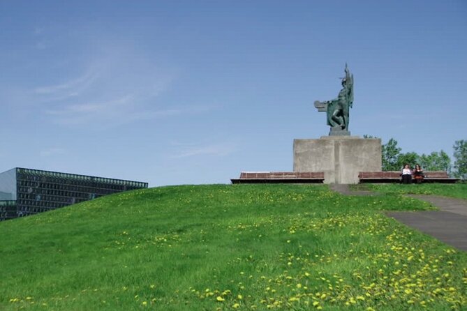Reykjavik Scavenger Hunt: Sculpture, Shore & More - Scavenger Hunt Experience