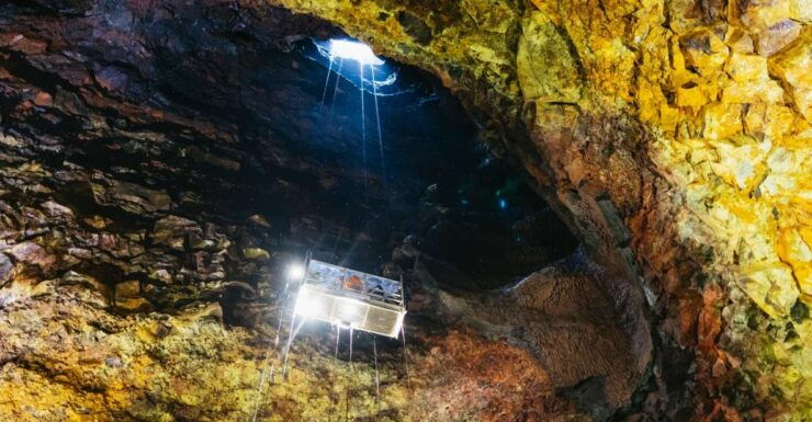 Reykjavik: Thrihnukagigur Volcano Guided Hiking Day Trip - Experience Highlights