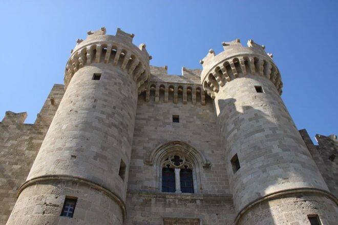 Rhodes: Guided Walk and Wine Tasting Tour in Medieval Town - Indulge in a Wine Tasting Experience