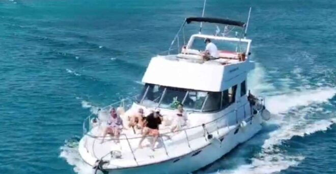 Rhodes Island: Private Boat Cruises to the Best Bays of Rhod - Location and Access