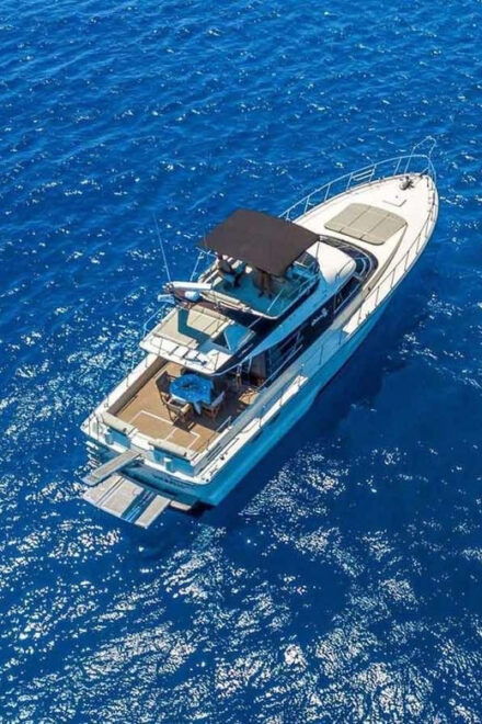 Rhodes: Socrates Luxury Yacht Private Trips - Onboard Amenities and Services