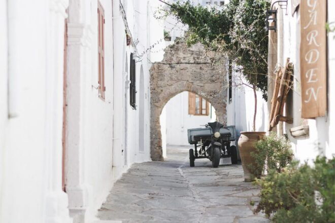Rhodes Town Area: Lindos Roundtrip Transfer With Free Time - Inclusions for Travelers