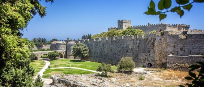 Rhodos: Outdoor Yoga in the Historical Old Town - Meet Your Instructor