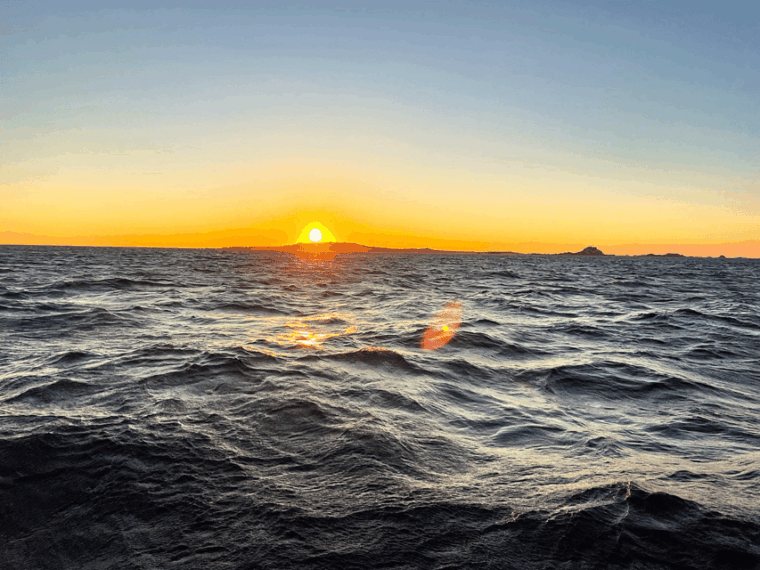 Ría De Arousa: Daytime or Sunset Sailboat Cruise With Drinks - Weather Conditions and Itinerary Updates