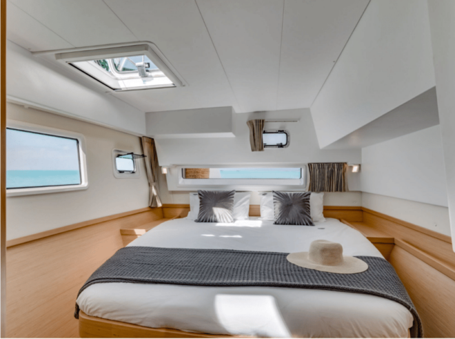 Ria Formosa: Catamaran Trip With Crew Included - Local Cuisine Options