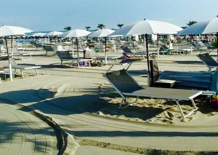 Riccione: Umbrella and Loungers at Baia Degli Angeli Beach - Experience Highlights
