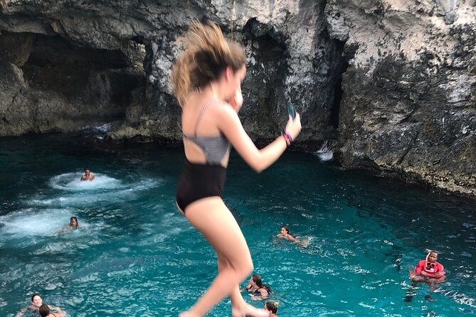 Ricks Café, Jerk Chicken Stop & Margaritaville With 7 MILE BEACH - Common Questions