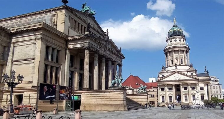 Rickshaw private driver, shared Guide Berlin Highlights - Value for Money