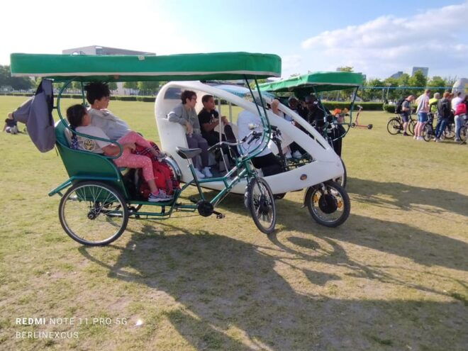 Rickshaw Shared Guide Tour in Small Groups - Meet Your Guide