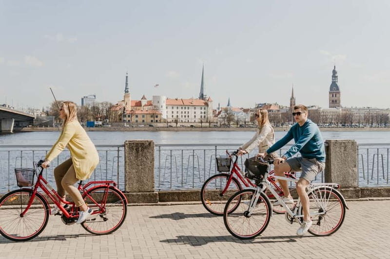 Riga: Architecture and Districts Bicycle Sightseeing Tour - A Closer Look at the Tour Experience
