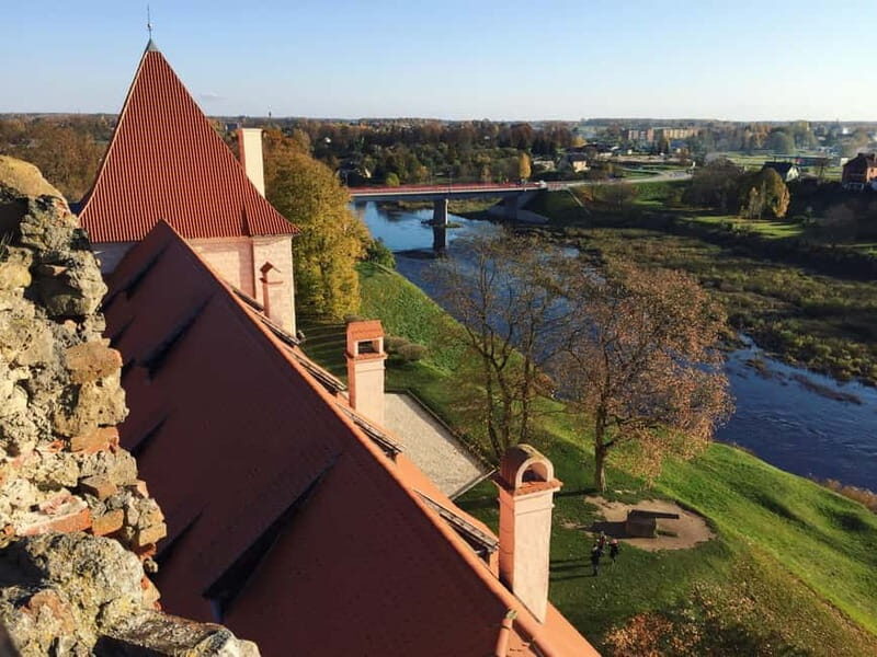 Riga: Bauska Castle, Rundale Palace and Hill of Crosses Trip - An In-Depth Look at the Tour Experience