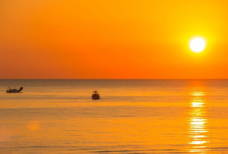 Rimini: Beach umbrella, drink and Jacuzzi at 26 TikiBeach - What Makes 26 TikiBeach Special?