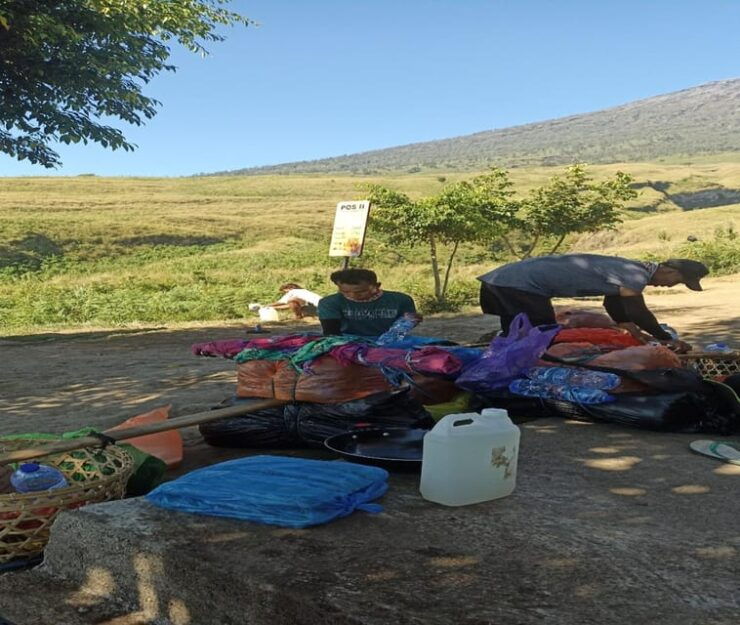 Rinjani Trekking Summit 3726m ( 2Days 1Night ) - Itinerary for Day 1