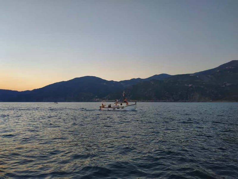 Riomaggiore: Cinque Terre Sunset Tour with Wine & Focaccia - An In-Depth Look at the Itinerary