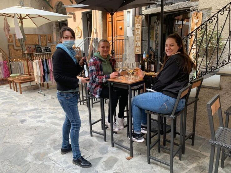Riomaggiore: Cinque Terre Wine & Liqueur Tasting Experience - Language Options and Group Size