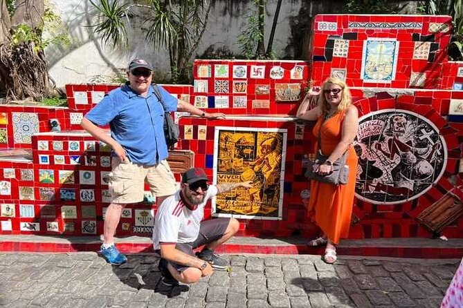 Rios Graffiti Tour: Journey Through Urban Art and Transformation - Guided Tour Experience