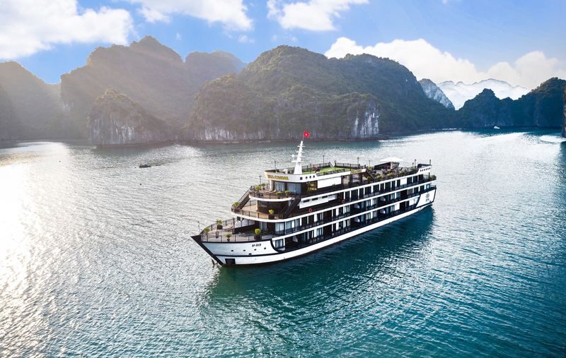 Rita 2D1N Cruise: Ha Long Bay & Lan Ha Bay Tour - Two bays in one overnight trip