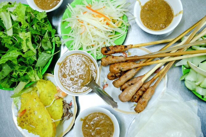 River Cruise With Local Food in Danang City - Hidden Gems: Scenic Stops Along the Danang River