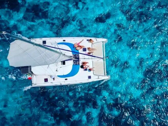 Riviera Maya: Full Day Private Catamaran to Isla Mujeres - Catamaran Features