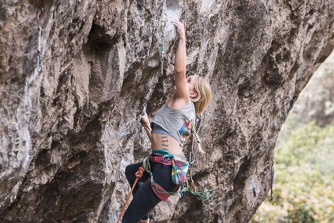 Rock Climbing Adventure in Atlas Mountain and Lunch With Berbers - Indulge in a Traditional Berber Lunch