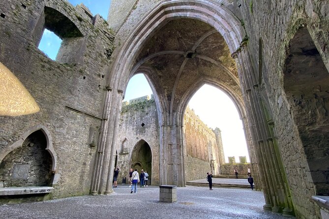 Rock of Cashel Cahir Castle Private Day Tour From Dublin W/Picnic - Picnic Details