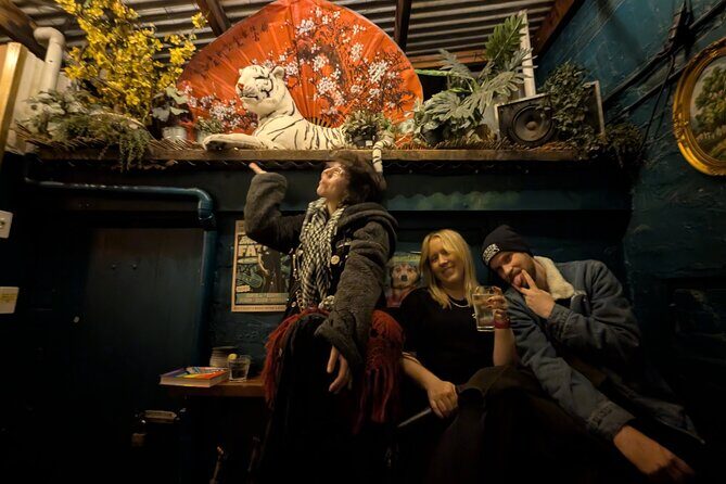 Rock'n'roll venues pub crawl including 2 free drinks and history - Analyzing the Cost: Is It Worth It?