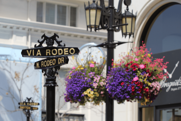 Rodeo Drive: Self-Guided Walking Audio Tour - Celebrity Connections and Hollywood Staples
