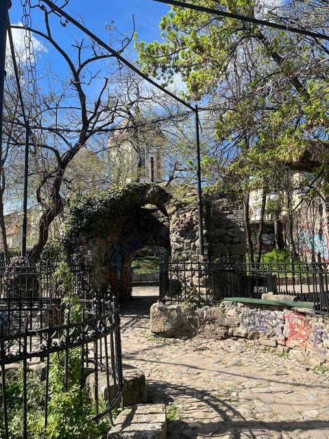 Roma Culture, Realities and Slavery History, Walking tour - Who Is This Tour Best For?