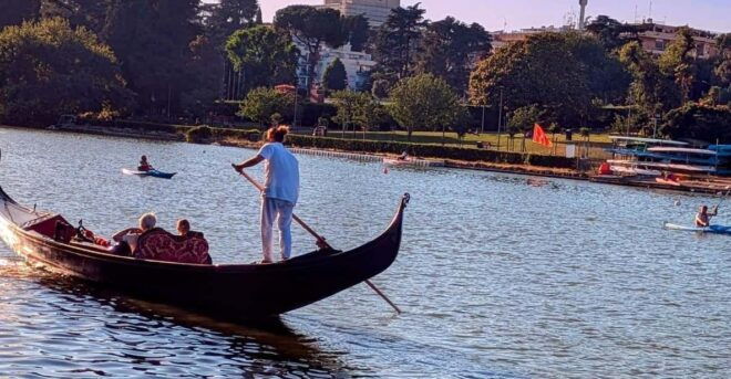 Roma: the One and Only Roma Gondola Tours on the Lake! - Meeting Point and Check-in