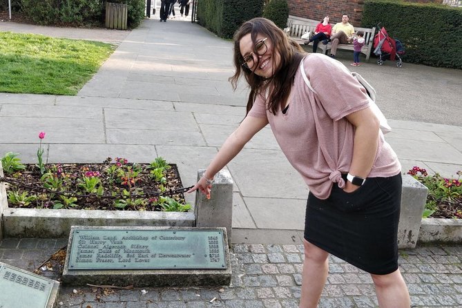 Roman And Medieval London: Private Half -Day Black Cab Tour - Roman Amphitheater and Wall