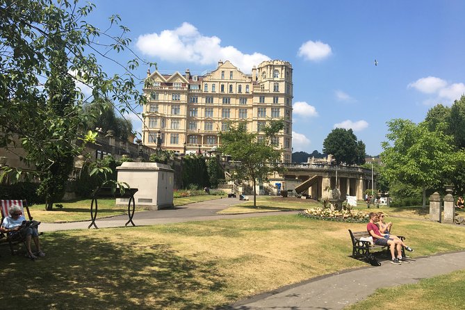 Roman Baths Entry and Walking Tour With Blue Badge Tour Guide - Itinerary Highlights