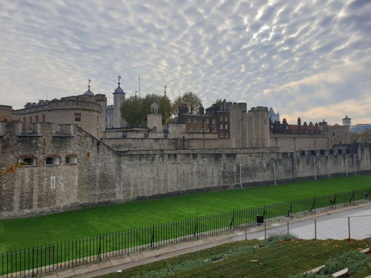 Roman Ruins to Blitz Bombings: London's Fiery History - Medieval Fires and Plague