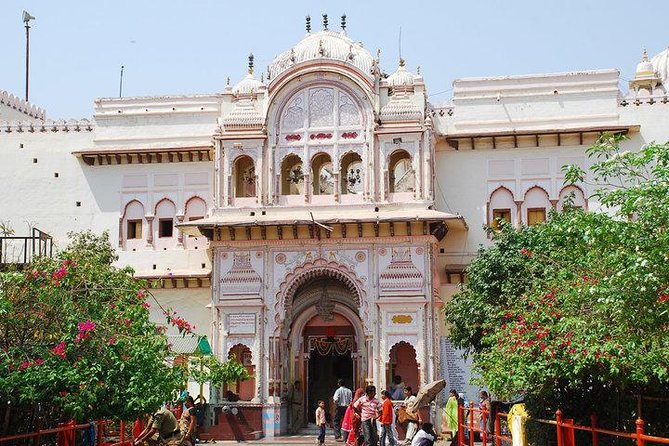 Romance With Khajuraho, Orccha and Taj Mahal - Indulge in Local Cuisine