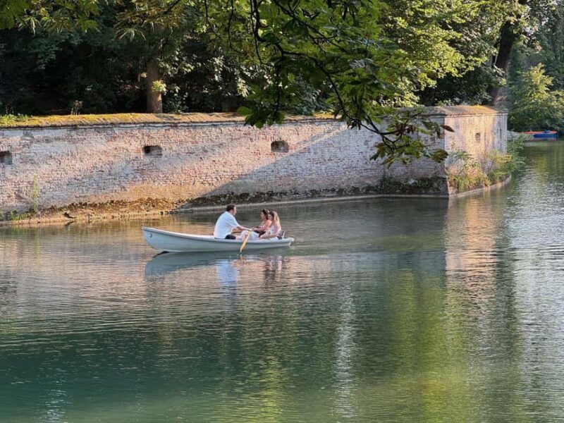 Romantic boat ride on the Augsburg canal - Romantic boat ride on the Augsburg canal