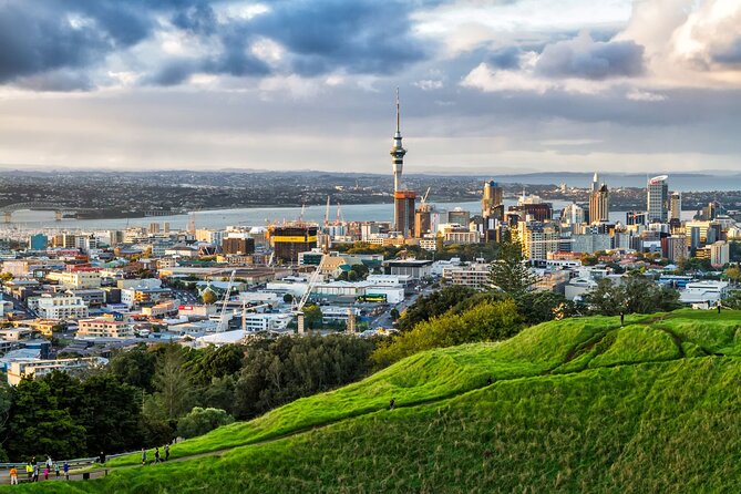 Romantic Charms of Auckland - Walking Tour - Taking in the Vibrant Arts and Culture Scene