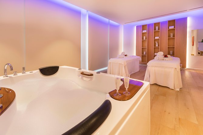 Romantic Couple Massage SPA Entry and Private Jacuzzi With Cava - Meeting and Pickup