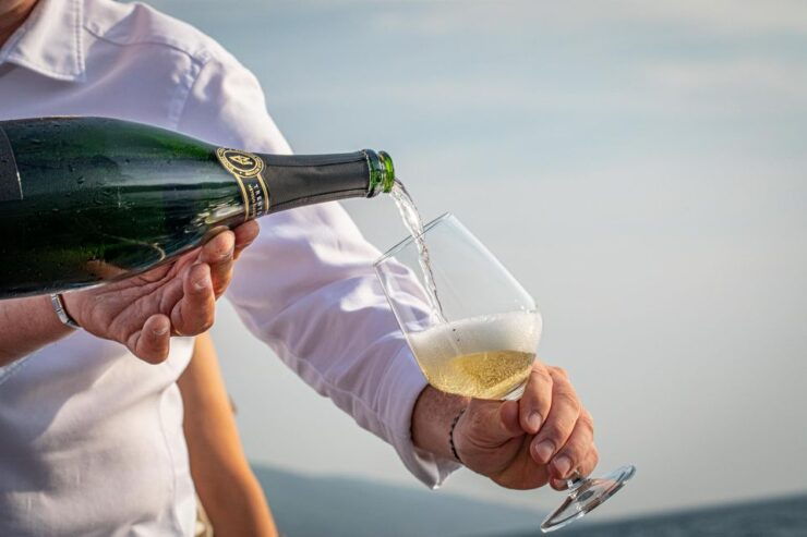 ROMANTIC CRUISE ON HISTORICAL SAILBOAT - Languages and Accessibility