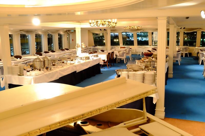 Romantic Deluxe Concerto Cruise in Kobe - Choosing between a drink, cake, or full meal