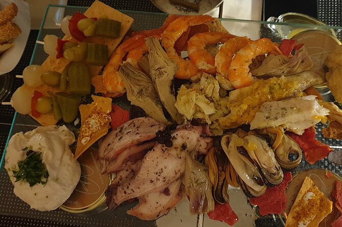 Romantic Deluxe Lunch or Dinner in Oia With VIP Private Transportation - The Perfect Romantic Setting in Oia for Your Lunch or Dinner