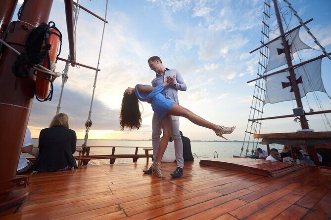 Romantic Dinner Touring the Nichupté Lagoon in Galeón - FAQs