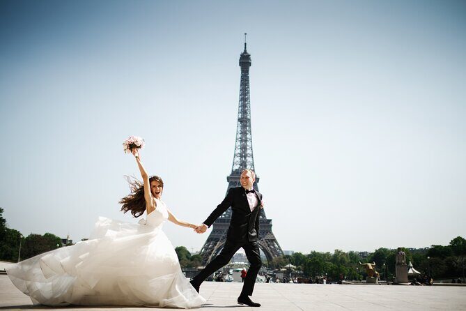 Romantic Eiffel Tower Couple Photoshoot - Good To Know