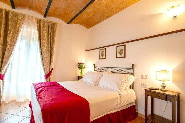 Romantic Escape in Tuscany With Overnight and Wine Tasting - Important Booking Information