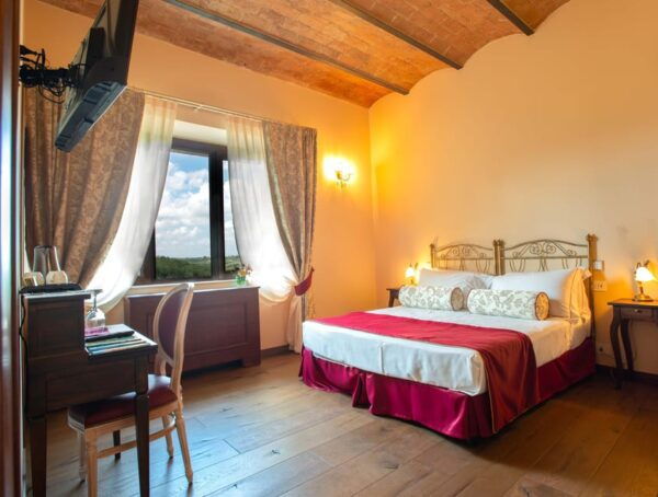 Romantic Escape in Tuscany With Overnight and Wine Tasting - Tips for Your Visit